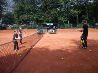 szkolenie dzieci na kortach stowarzyszenia tenisowego popowice